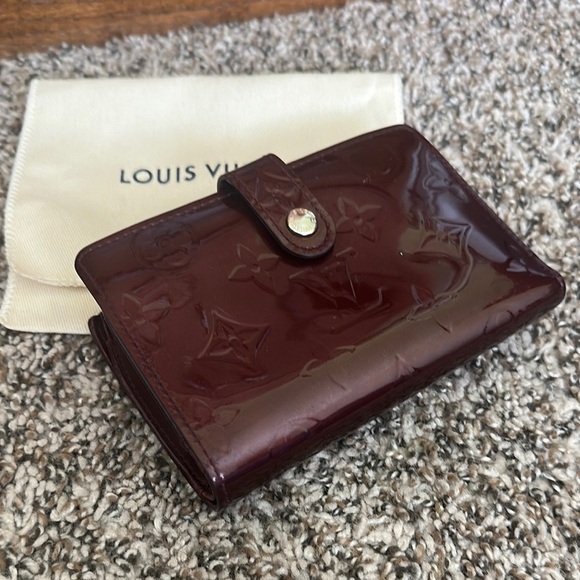 Louis Vuitton Vernis Wallet with kiss lock - Picture 1 of 16